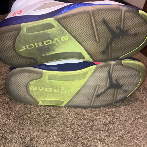 Out with the old, in with the new Savings

Nike Air Jordan 5 “Bel Airs” - Picture 5 of 6